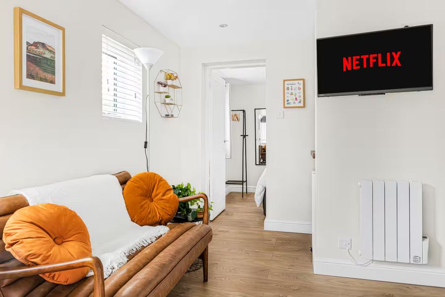 227b Windmill Lane photo 2